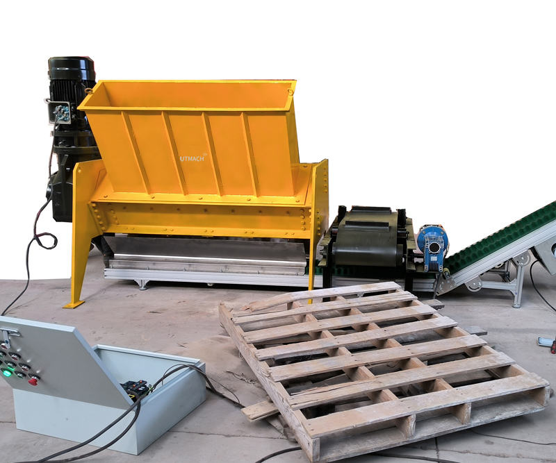 Pallet Shredder with Conveyor